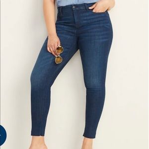 Frayed-Hem Rockstar Super Skinny Ankle Jeans